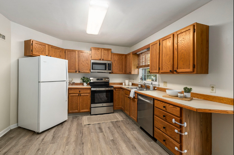 191 E Division St #191 - Photo 6 of 17