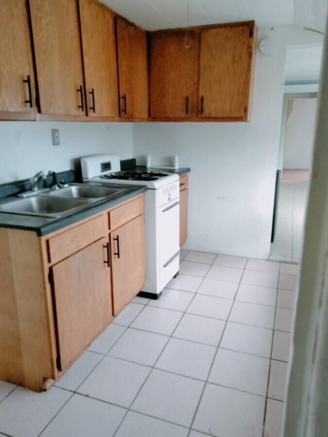 305 East Grove Street #4 - Photo 2 of 6