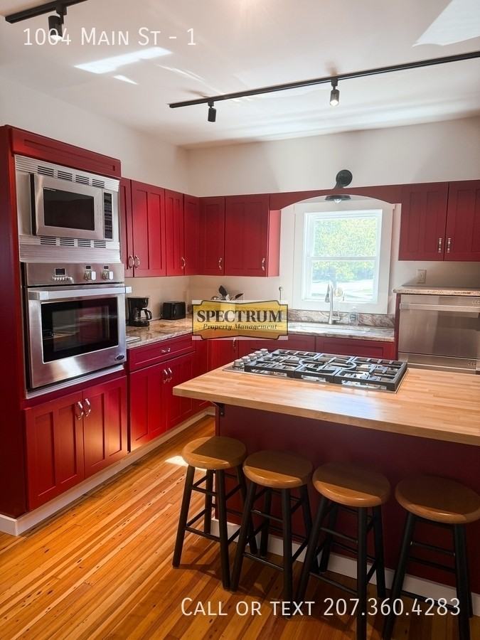 1004 Main St #1 - Photo 3 of 18