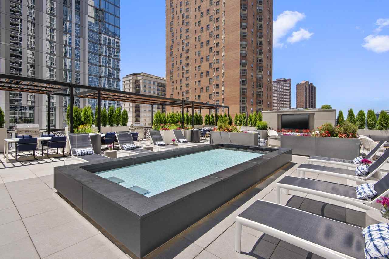 One East Delaware - Photo 3 of 29