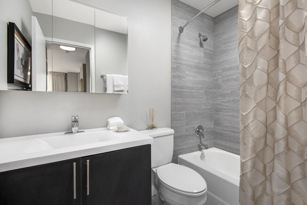 One East Delaware - Photo 6 of 29