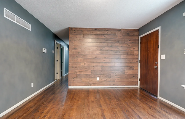 3909 S Marshall Dr - Photo 2 of 20