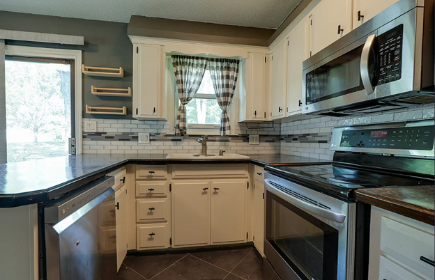 3909 S Marshall Dr - Photo 3 of 20