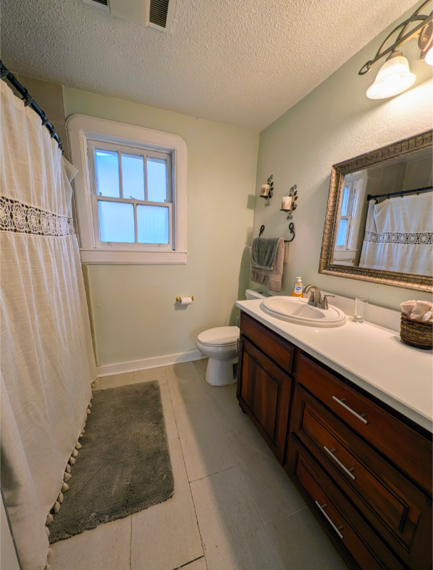 632 Avenue B - Photo 3 of 8