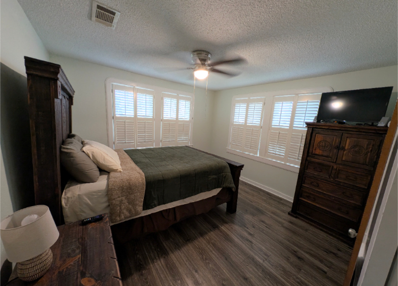 632 Avenue B - Photo 4 of 8