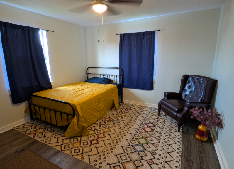 632 Avenue B - Photo 6 of 8