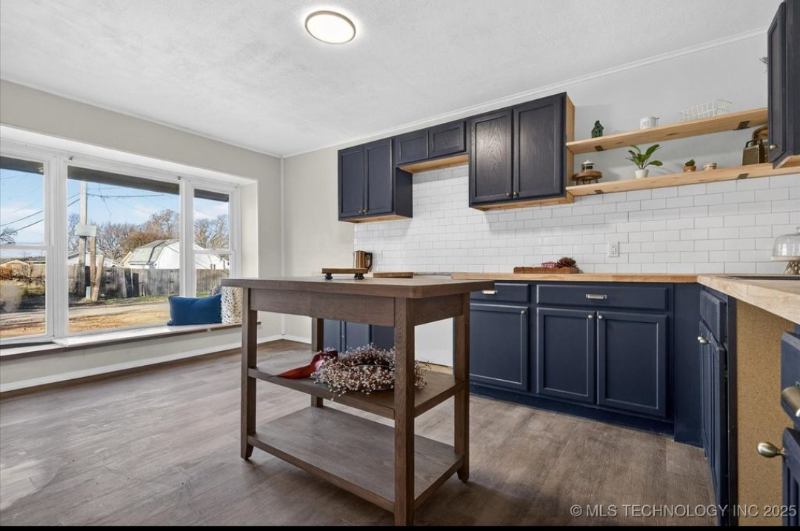 508 Northeast Avondale Avenue - Photo 2 of 12