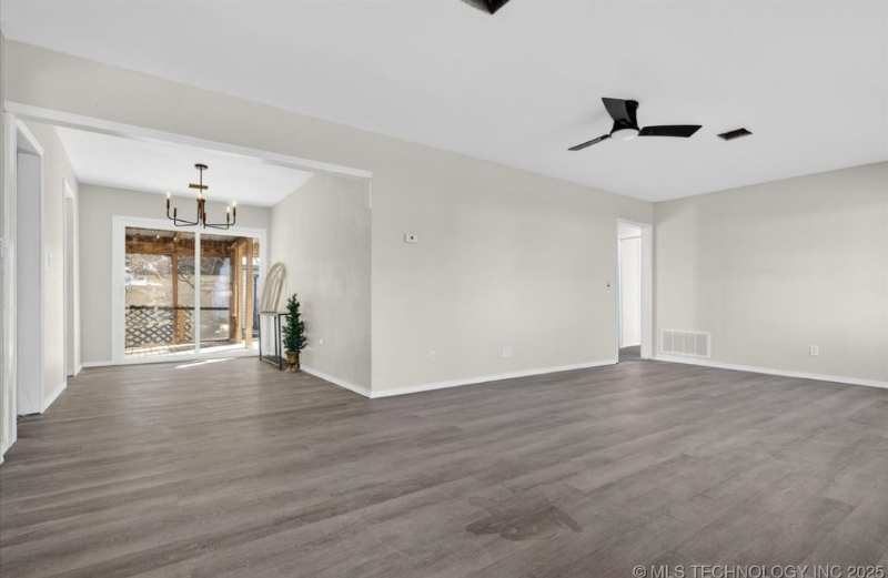 508 Northeast Avondale Avenue - Photo 5 of 12