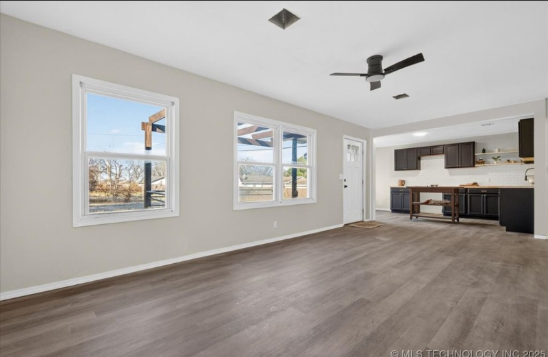 508 Northeast Avondale Avenue - Photo 6 of 12