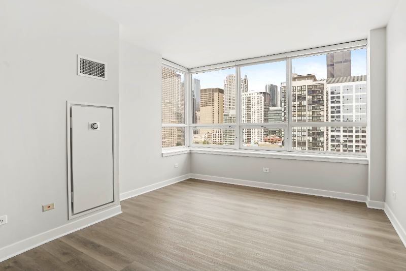 795 W Adams St - Photo 4 of 13