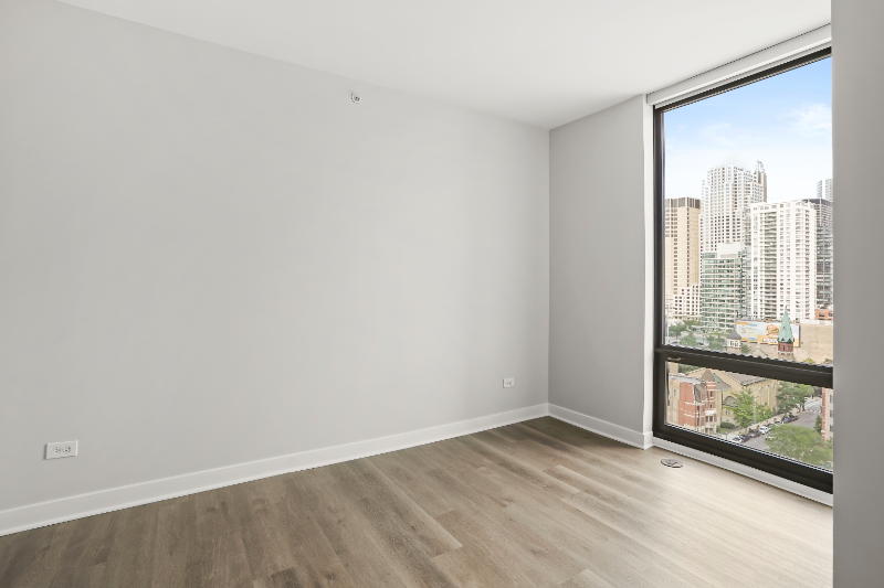 795 W Adams St - Photo 5 of 13