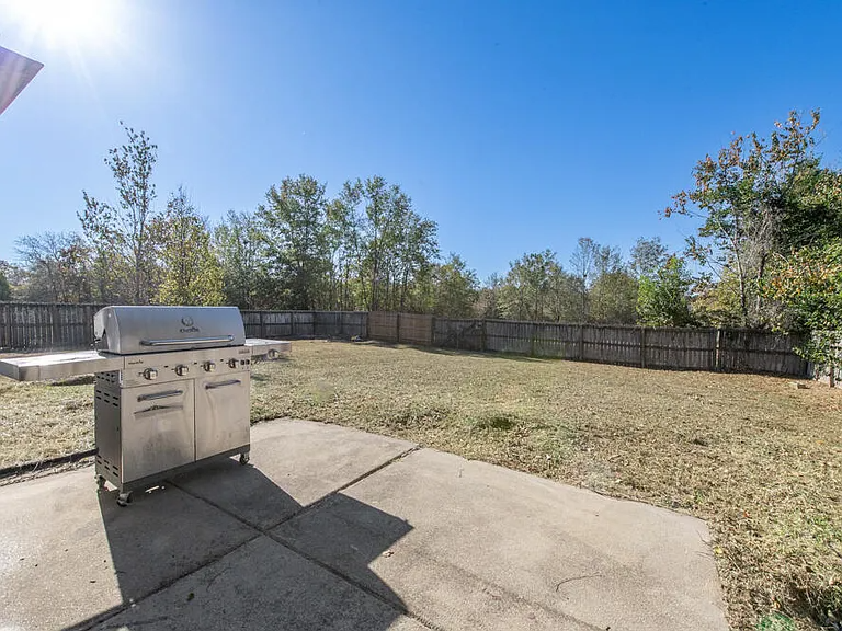 1473 Oxpens Rd - Photo 4 of 20