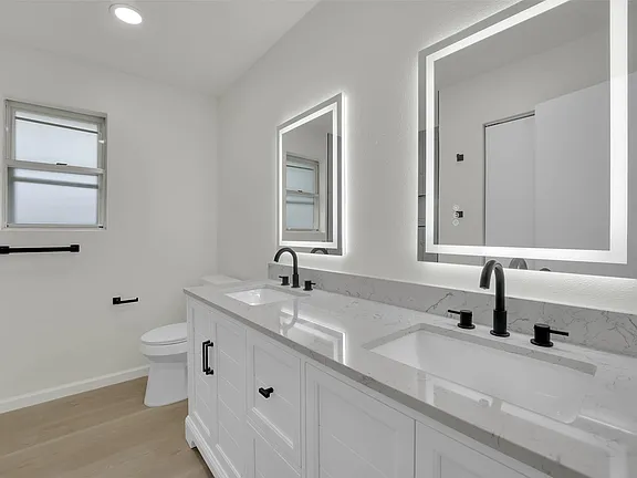 4032 Aragon Drive - Photo 2 of 20