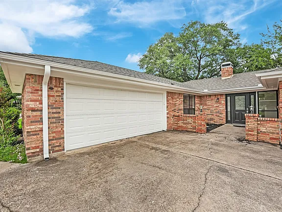 4032 Aragon Drive - Photo 4 of 20