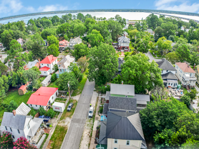 511 Blades Avenue - Photo 3 of 17