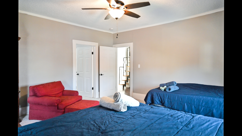 511 Blades Avenue - Photo 4 of 17