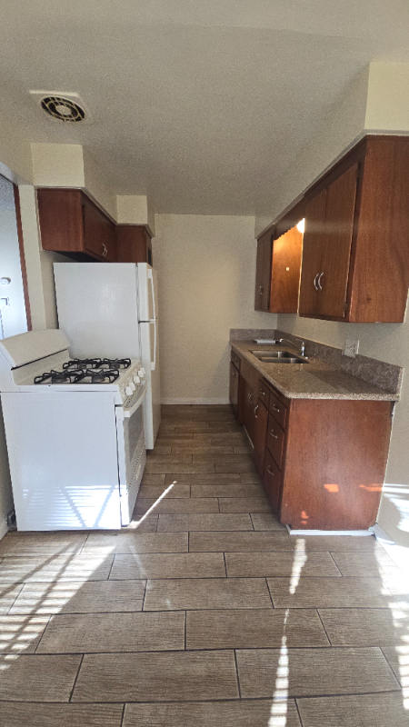 720 North Marengo Avenue #5 - Photo 3 of 7