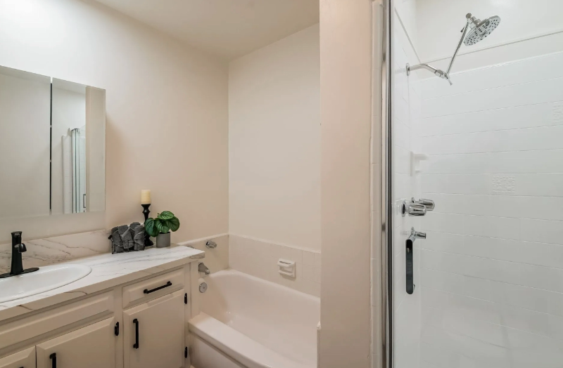 220 Live Oak Street #19A - Photo 2 of 9