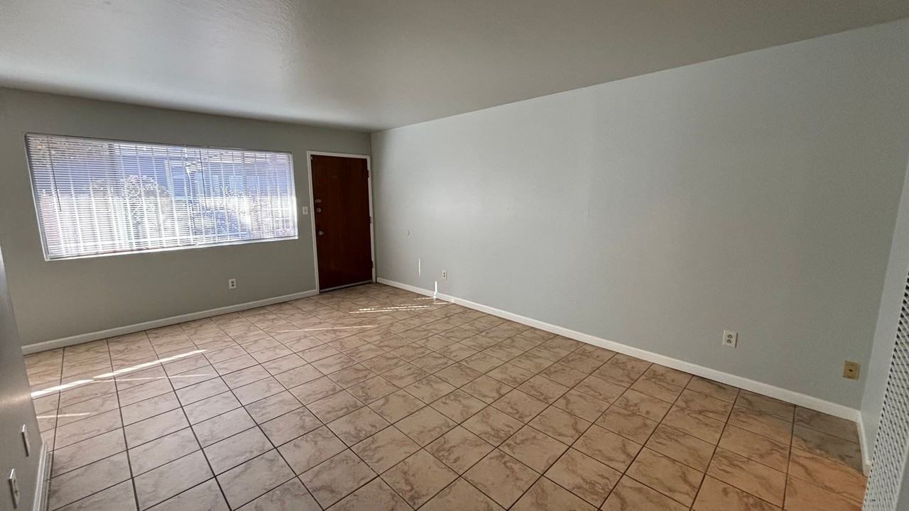 1614 102nd Avenue - Photo 4 of 18