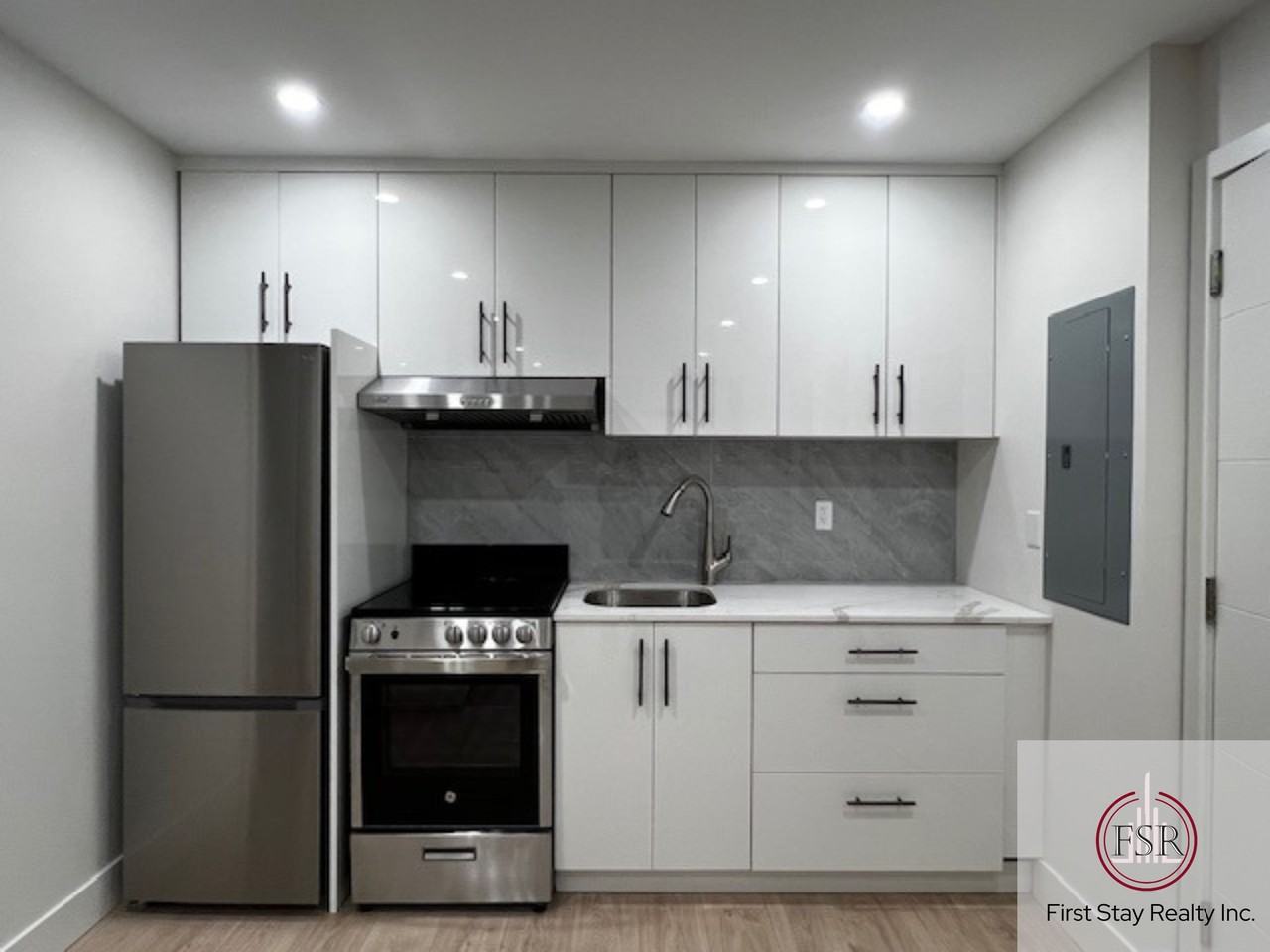 927 Chestnut Street - Photo 2 of 8