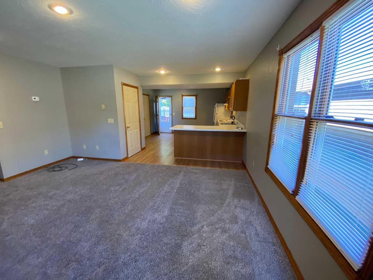 4759 South Ash Avenue - Photo 5 of 18