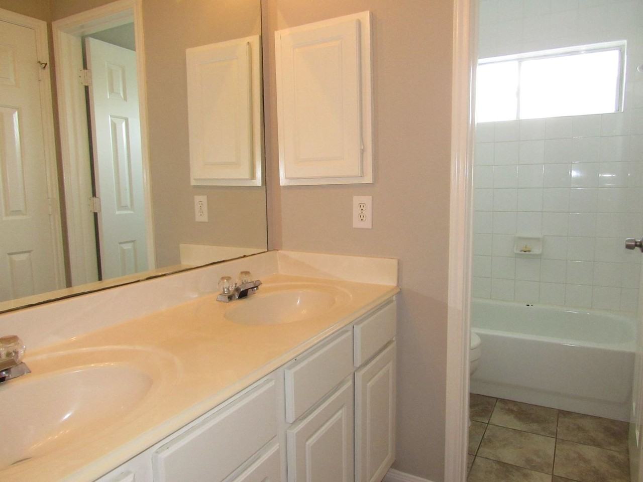 3519 Englewood Drive - Photo 4 of 25