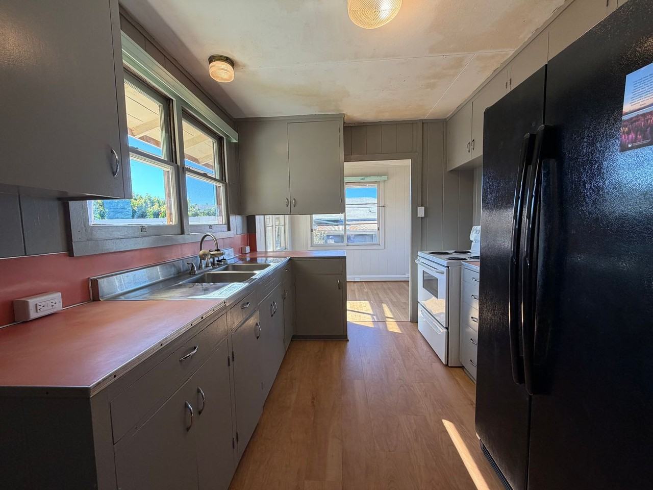 1321 Hookano Street - Photo 5 of 10