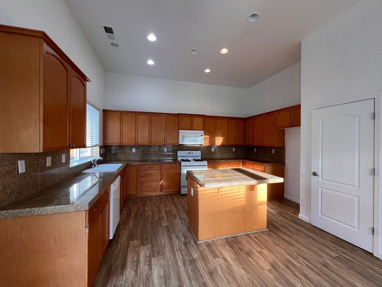 161 Hazelnut Dr - Photo 3 of 25