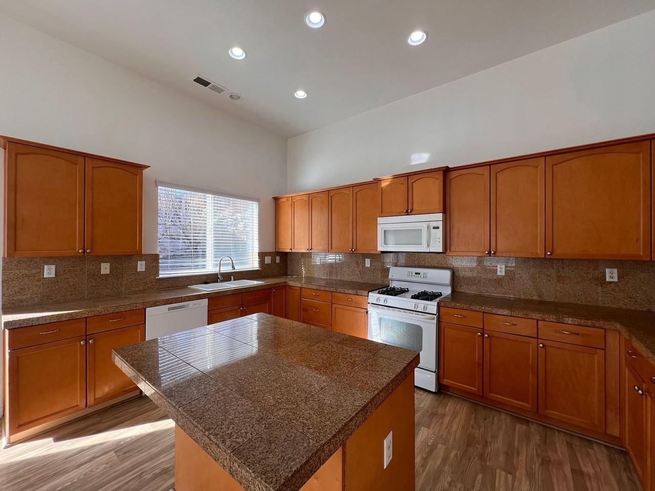 161 Hazelnut Dr - Photo 4 of 25