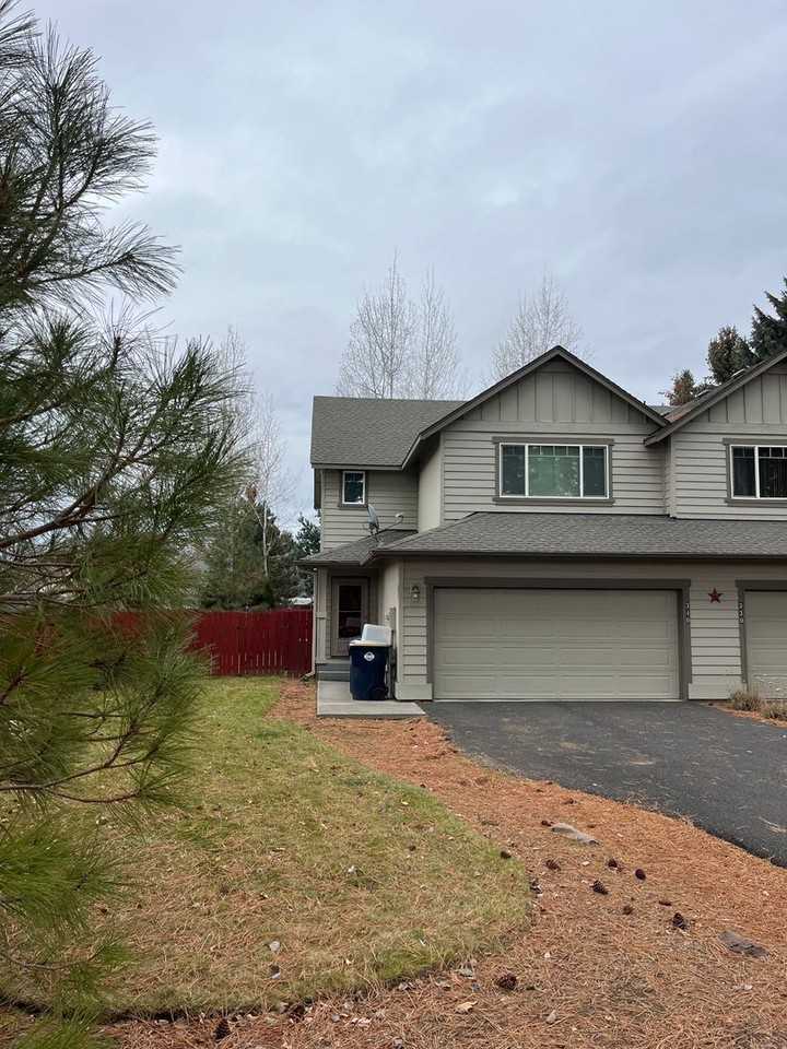 340 North Maple Street - Photo 2 of 6