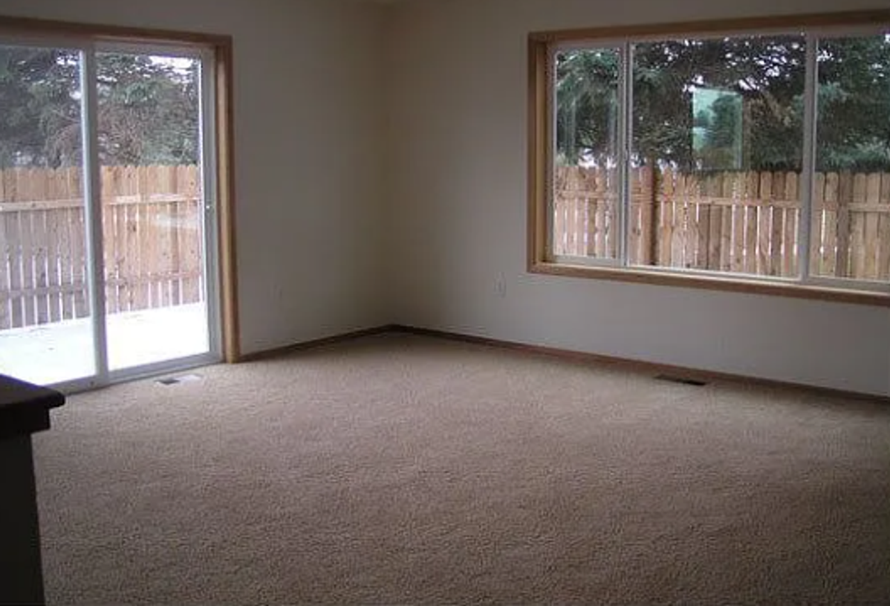 340 North Maple Street - Photo 5 of 6