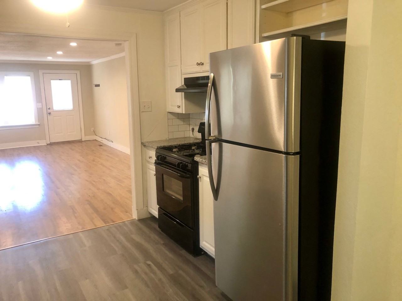 428 South Quebec Avenue - Photo 5 of 9