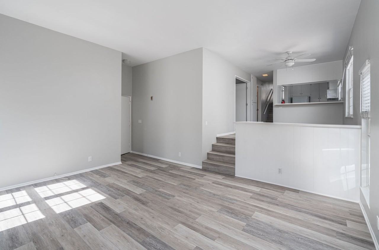 314 East Bay Avenue - Photo 3 of 24