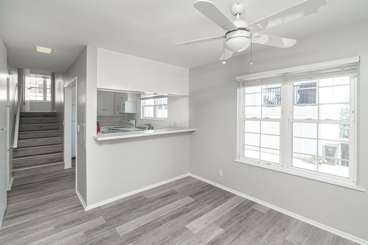 314 East Bay Avenue - Photo 5 of 24