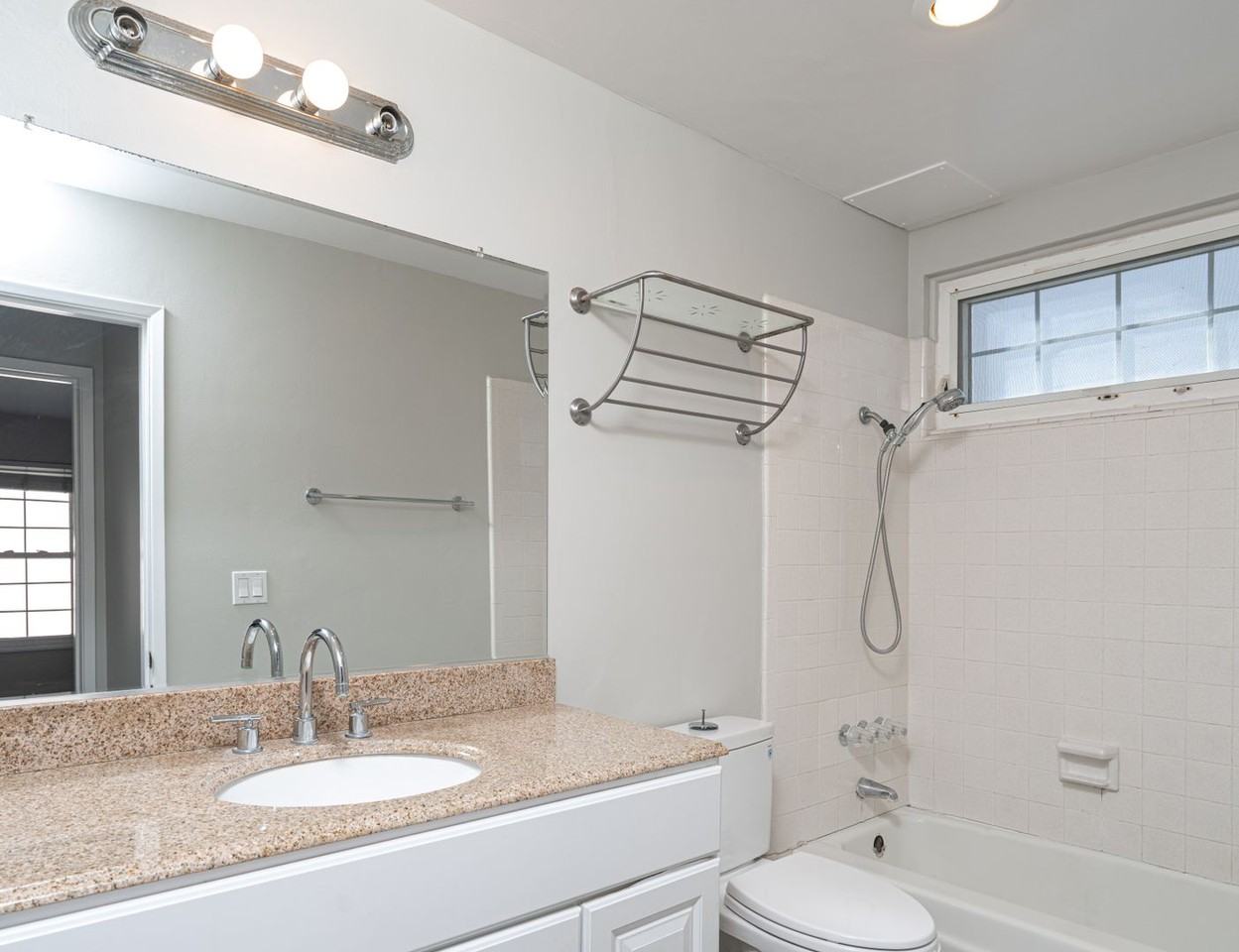 314 East Bay Avenue - Photo 6 of 24