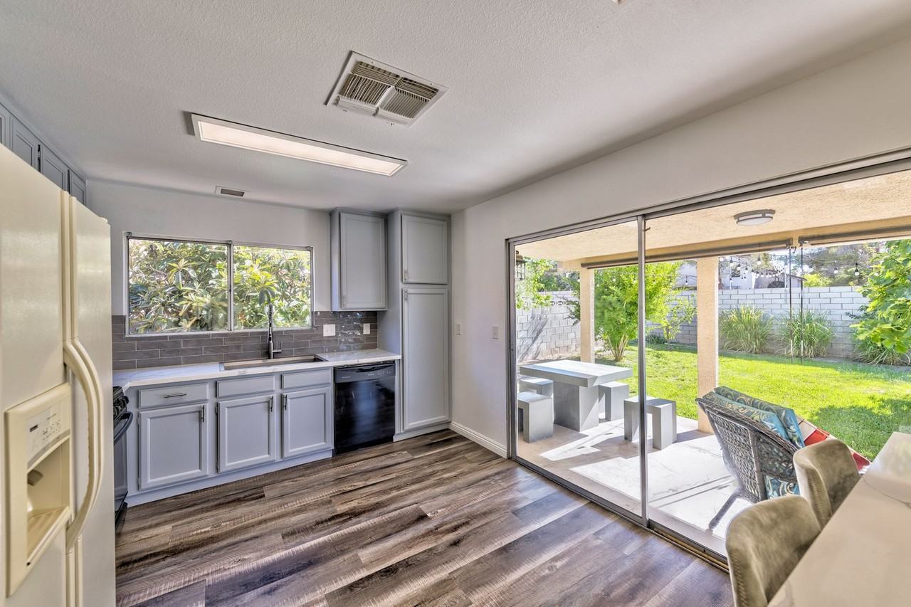 640 Whispering Palms Dr - Photo 3 of 16