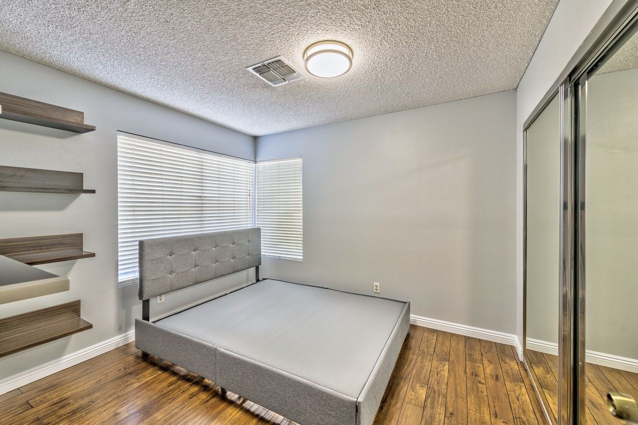 640 Whispering Palms Dr - Photo 6 of 16