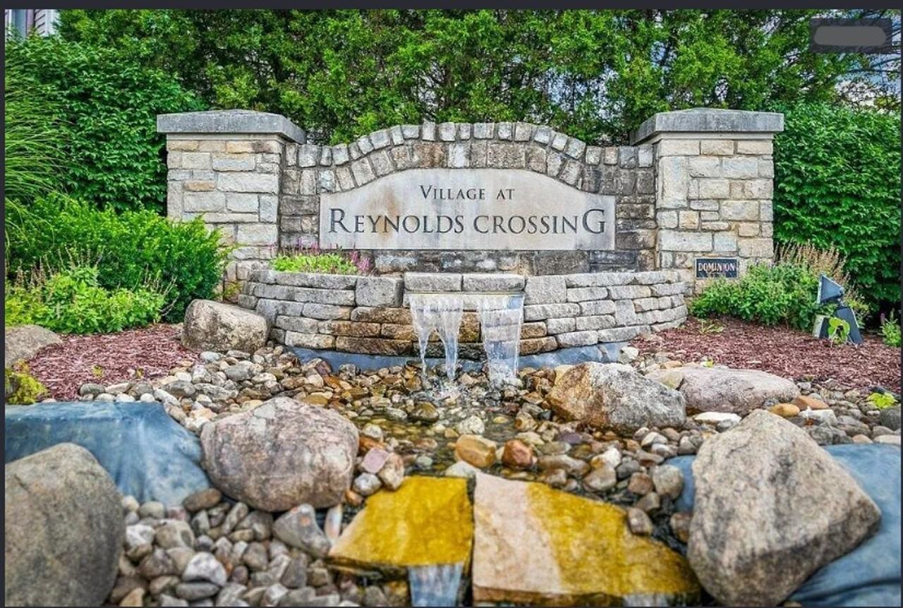 7107 Reynolds Crossing Drive - Photo 2 of 23