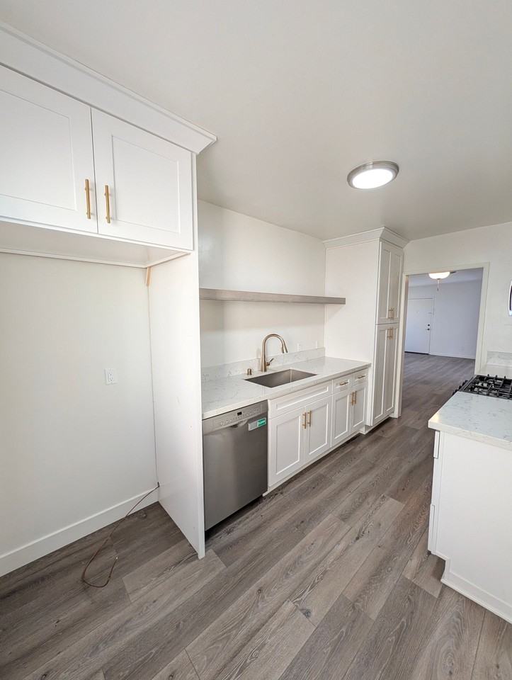 Dickens Garden Apartments - Photo 3 of 34