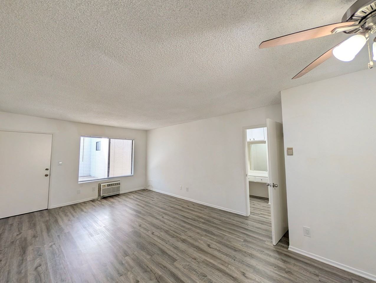 Dickens Garden Apartments - Photo 5 of 34