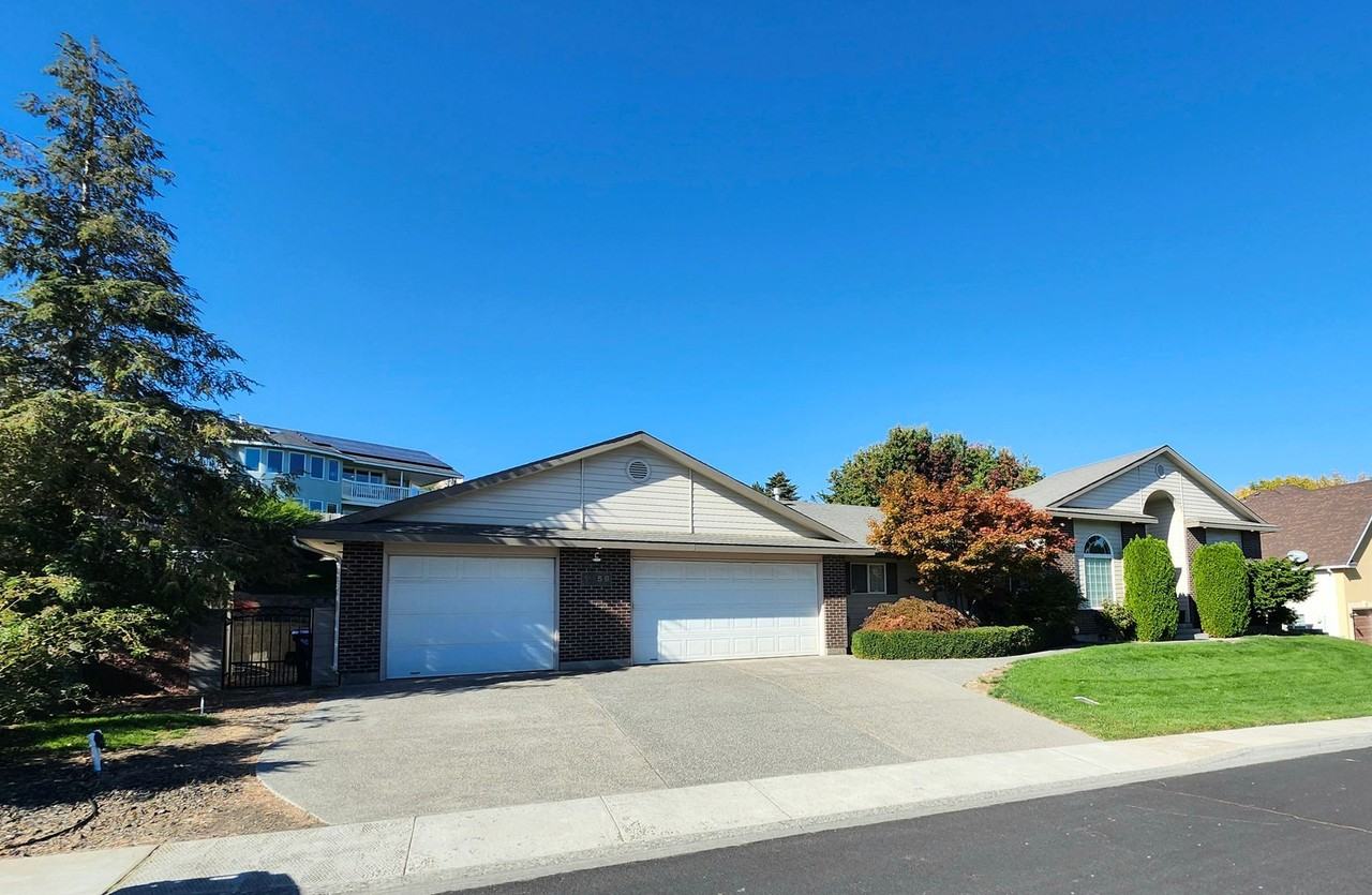 1259 Llandwood Ave - Photo 2 of 34