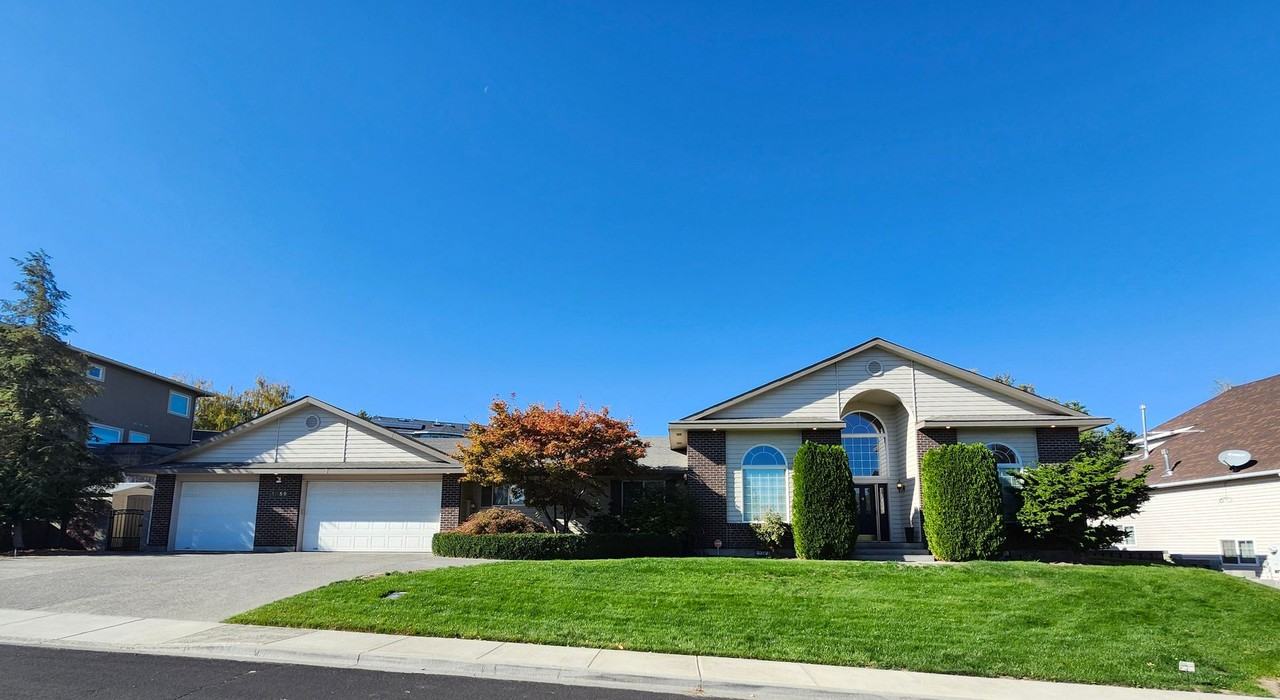 1259 Llandwood Ave - Photo 3 of 34