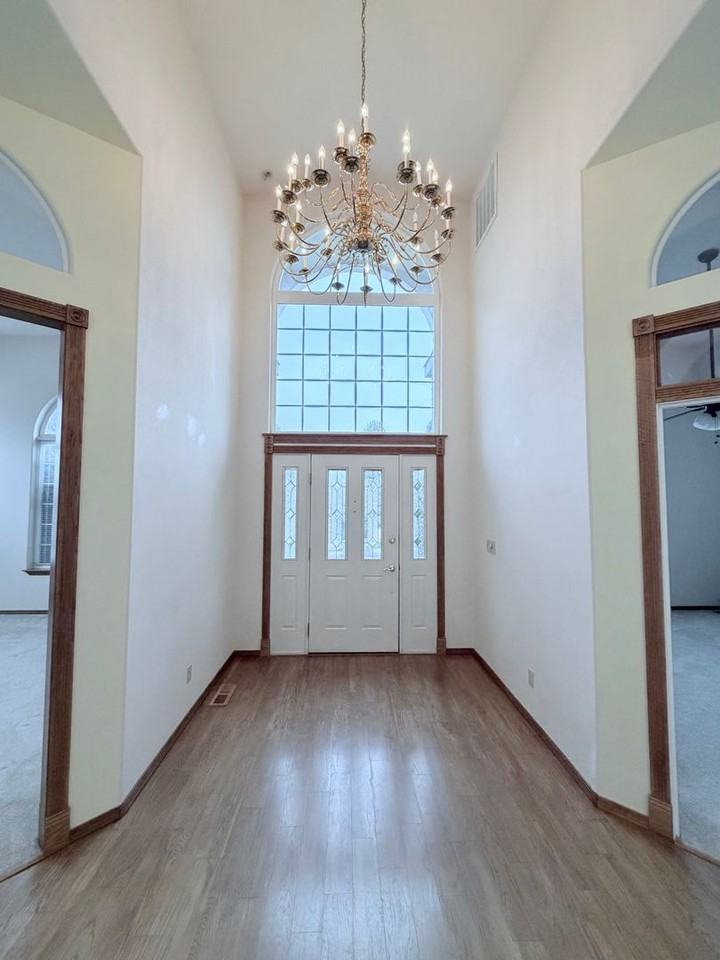 1259 Llandwood Ave - Photo 5 of 34