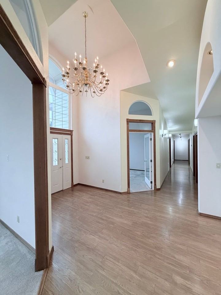 1259 Llandwood Ave - Photo 6 of 34