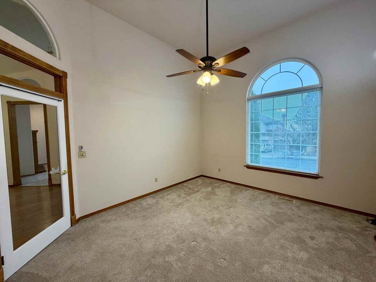 1259 Llandwood Ave - Photo 7 of 34