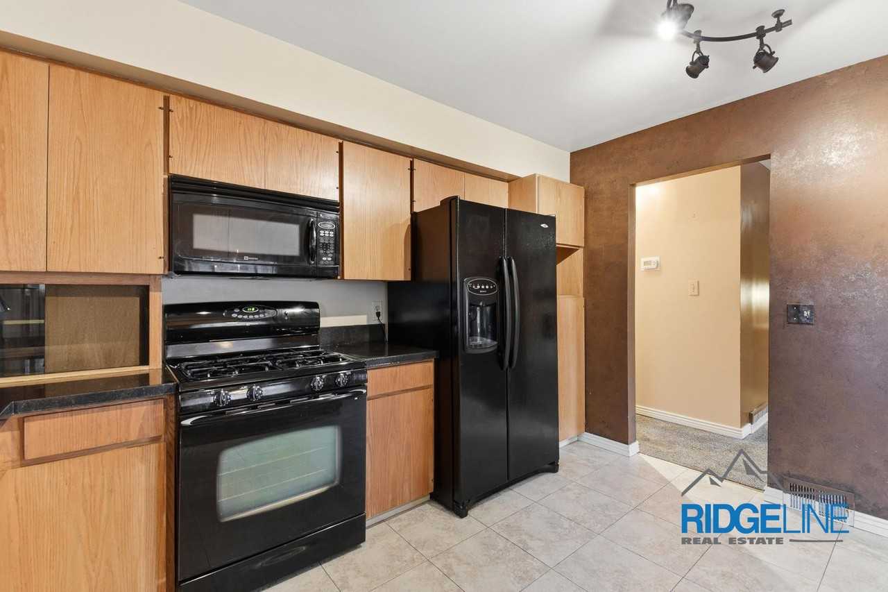 1518 11th Avenue South - Photo 7 of 20