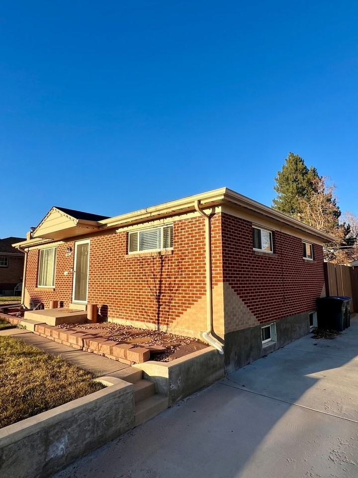 10870 Carrol Ln - Photo 2 of 33