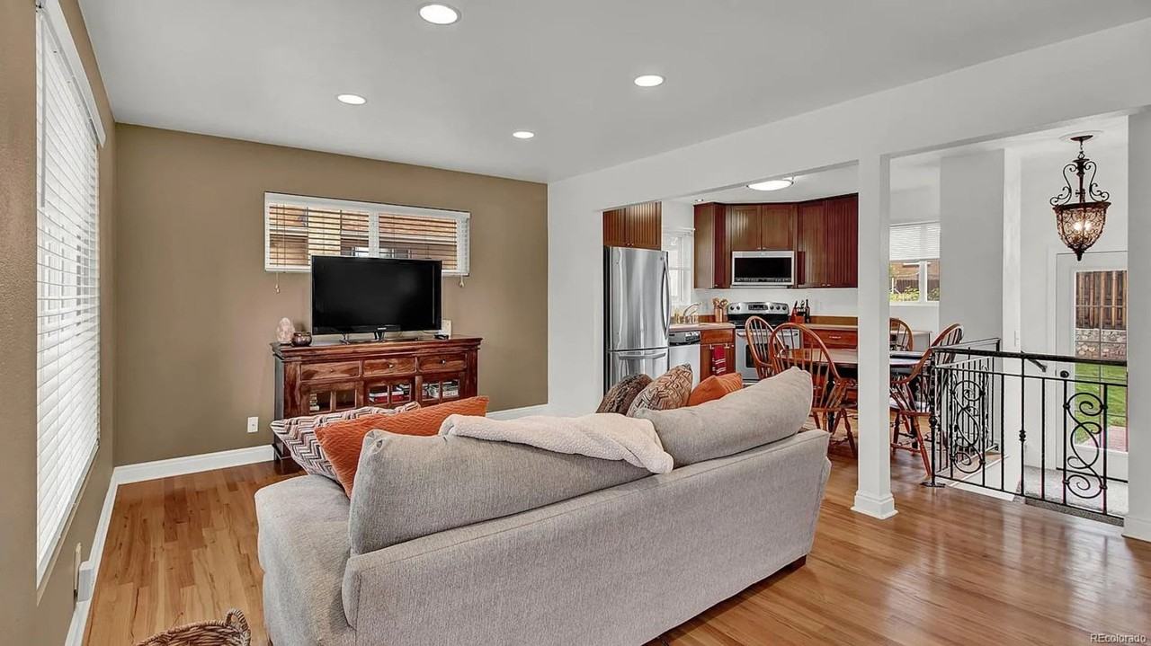 10870 Carrol Ln - Photo 5 of 33