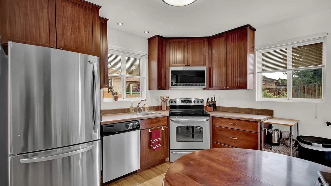 10870 Carrol Ln - Photo 6 of 33