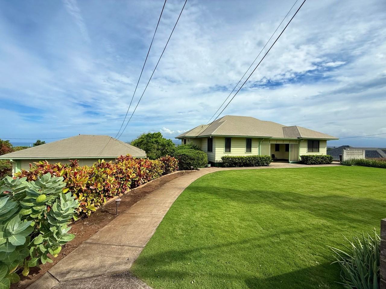 178 Naniloa Drive - Photo 3 of 40